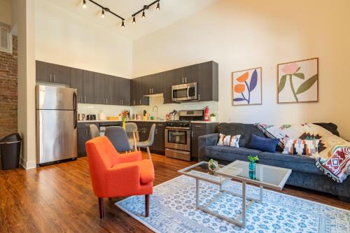 Near South Side Apartment | McCormick Place: 3BR Downtown Retreat with Optional Parking