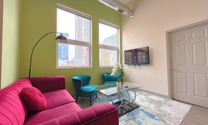 Near South Side Apartment | Discover McCormick Place Oasis: Family-Friendly Retreat