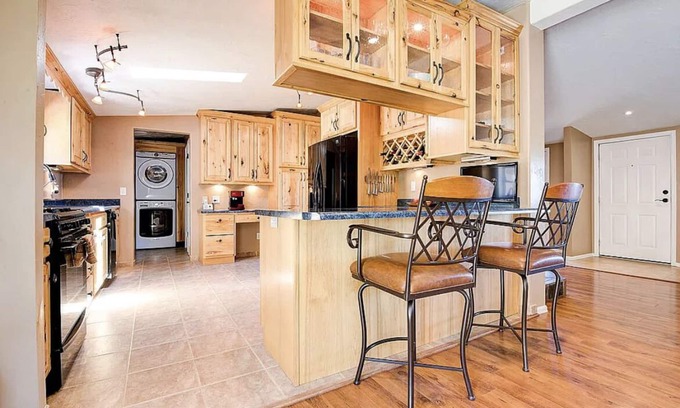 Burns House | Idyllic Mountain Retreat with Spa and Family-Friendly Amenities