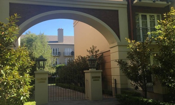 East Melbourne Apartment | Prime Location Near MCG and Rod Laver with Pool Access