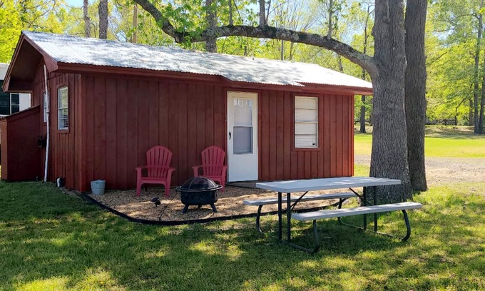 Hemphill Cabin | Pet and Child Friendly McGee’s Landing Cabin #1 on Toledo Bend