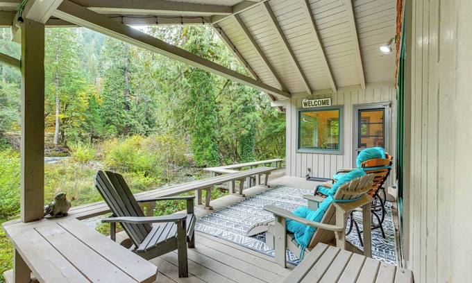 Blue River Cabin | Romantic Riverfront Cabin at McKenzie Bridge - Guest Rated 9.4