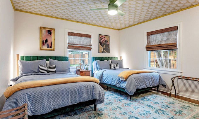 Dean Highland House | McKenzie Corner: Inspiring Stay with Pool & Spa Amenities