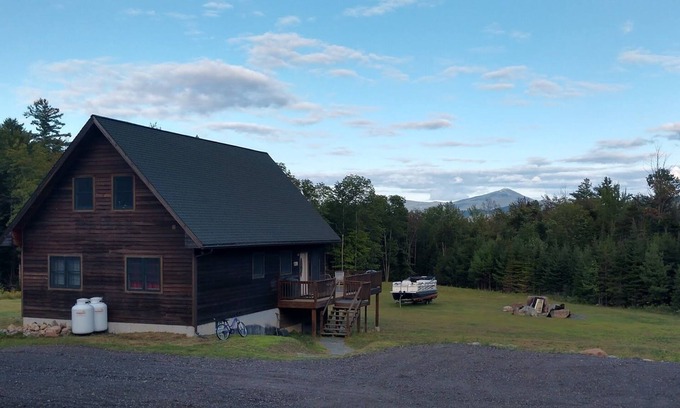 Bloomingdale Ski Chalet | Discover McKenzie Mtn Way Chalet: Pet-Friendly Retreat