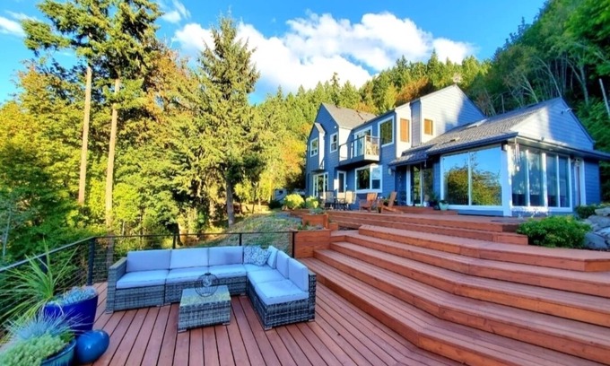 Thurston House | Escape to Mckenzie River Oasis: Deck, Hot Tub & Nature