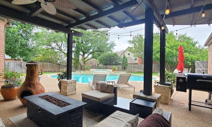 McKinney Villa | Exquisite Mckinney Villa: 4-Star Retreat Near Dallas