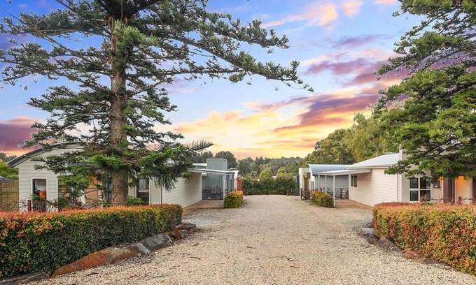 McLaren Vale Apartment | Elegant McLaren Vale Studio Apartments with Spa & Breakfast