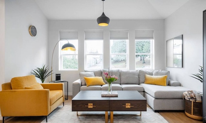 Grandview-Woodland House | McLean Retreat: 3-Bedroom Haven Near Commercial Streets