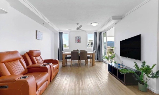 Cairns Central Business District Apartment | McLeod Rise Cairn Base with Rooftop Pool and Spa