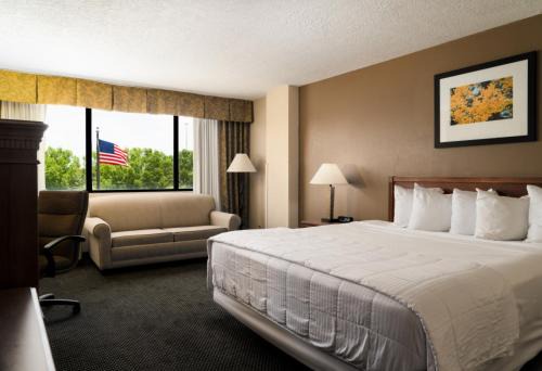 Beaumont Hotel | Elegant MCM Eleganté Hotel & Conference Center Awaits You