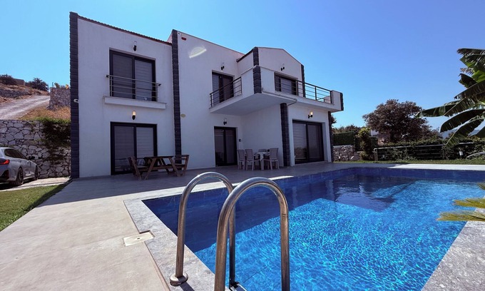 Meselik Villa | Meşelik Göl Manzaralı Full Müstakil havuzlu villa