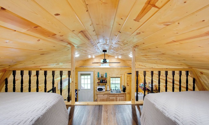 Mead Apartment | Cozy Mead Studio Cabin Steps from Lake Texoma & Marina