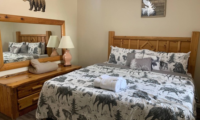 Ohiopyle Hotel | Cozy Meadow Retreat: Pet-Friendly Cabinesque Stay in Ohiopyle