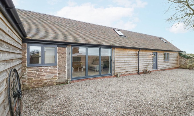 Pudleston Cottage | Pet-Friendly Meadow Barn: Character Cottage in Leominster