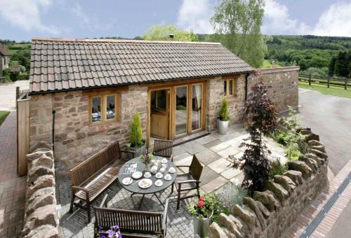 Cinderford House | Pet-Friendly Retreat at Meadow Byre for Family Comfort