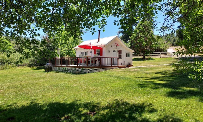 Apple Hill House | Top-Rated Apple Country White House - Miner's Cabin Escape