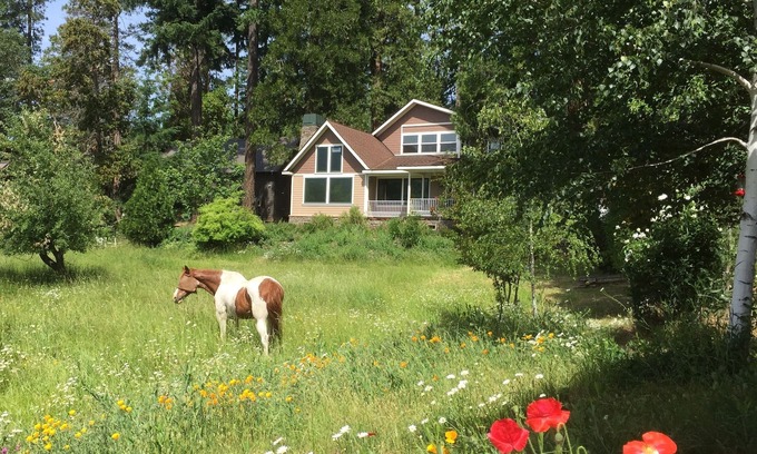 Prospect House | Discover Meadow House: Trails & Kitchen Near Crater Lake