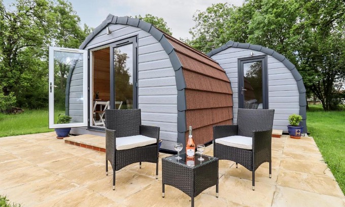 Blaisdon House | Family-Friendly Retreat at Meadow Lodge Berrys Place Farm