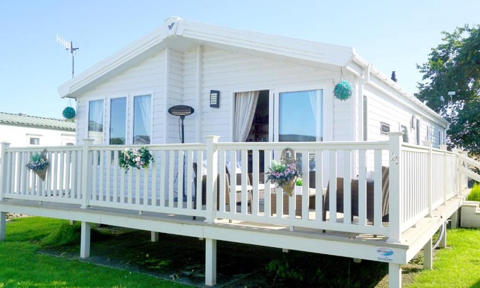 Cayton Bay House | Discover Meadow Lodge: 4-Star Retreat with Pool & Pet-Friendly