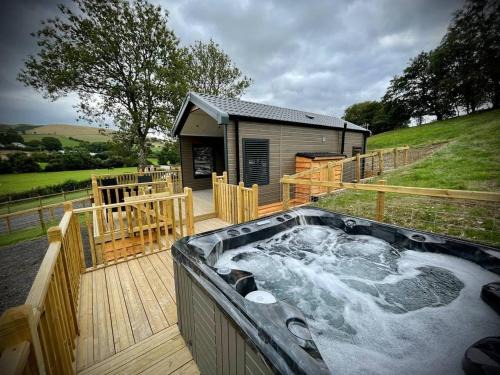 Rhayader House | Relaxing Meadow Retreat - Guest Rated 8.5/10