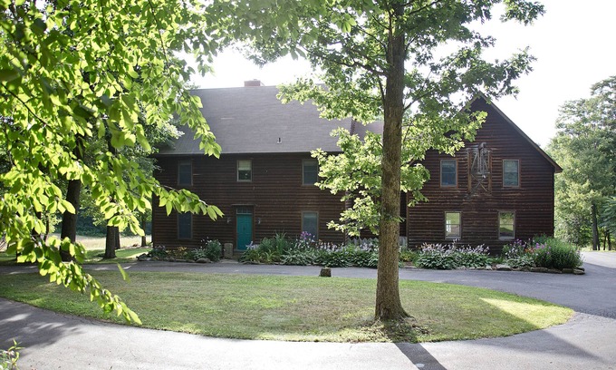 Herman House | Meadow Rock Farm: Spacious 6BR Retreat for Up to 20 Guests