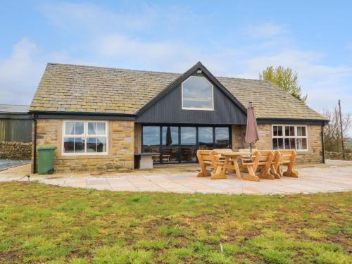 Accrington House | Pet-Friendly Retreat at Meadow Top Farm Barn, 4-Star Stay