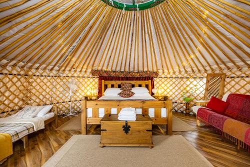 Flintham Other | Unforgettable Meadow Vale Retreats with Hot Tub & Breakfast