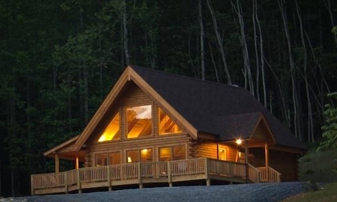 Lexington Cabin | Meadow View Cabin: Guest Rated 10/10 with Pool & Spa
