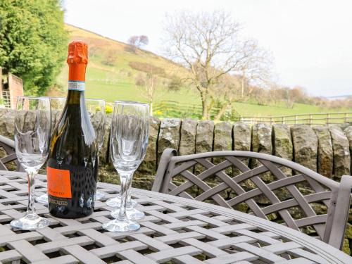 Edale House | Guest Rated Meadow View: Family-Friendly 4-Star Retreat