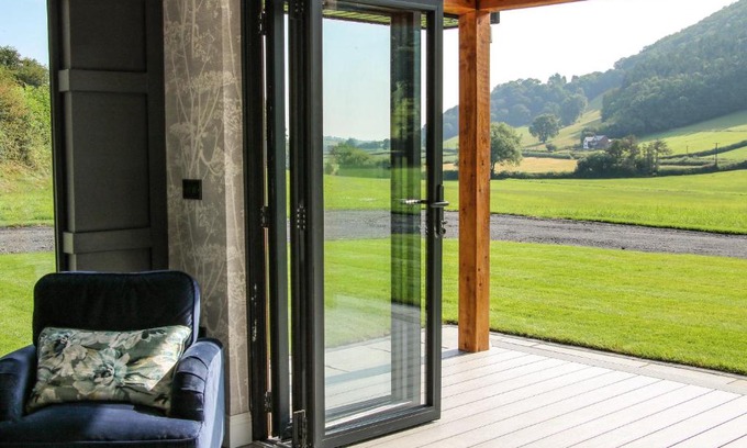 Meifod House | Relax at Meadow View: Guest Rated 9.8/10 Experience