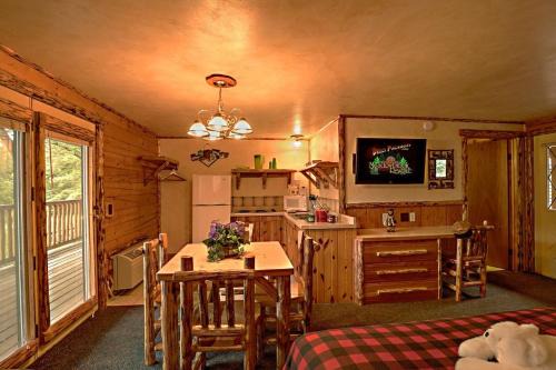 Wisconsin Dells Resort | Relaxing Meadowbrook Resort with Oceanfront Pool Access