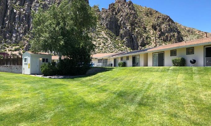 Coleville Hotel | Oceanfront Meadowcliff Lodge: Highly Rated Family Retreat