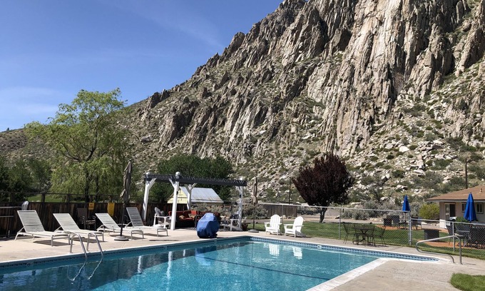 Coleville Hotel | Discover Meadowcliff Lodge: Rated 9.4 with Pool & Breakfast