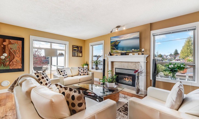 Saanichton Condo | Meadowlands Luxury home-AC & car-Perfect long term to see if it is the right fit