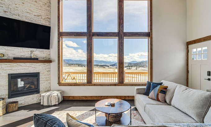 Indian Mountain Cabin | Discover Meadowlark Mountain Club with Rocky Views & Spa