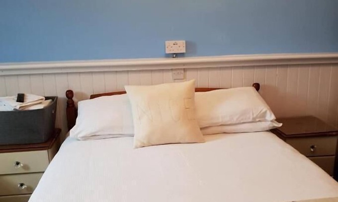 Uttoxeter House | Meadows Way Guest House
