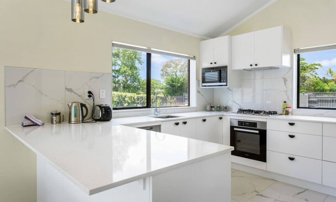 Waiau Pa House | Cozy Meadowview Retreat Just 5 Minutes from the Beach