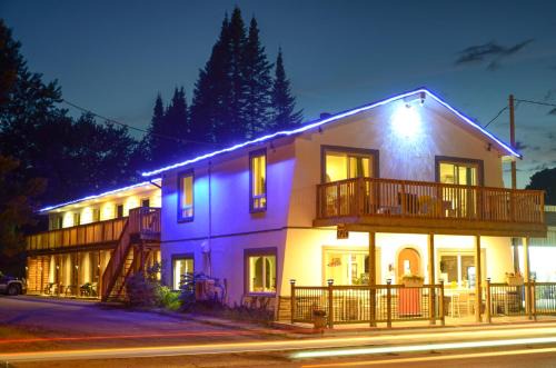 Meaford Hotel | Discover Meaford Inn: Pet-Friendly Ocean View Getaway