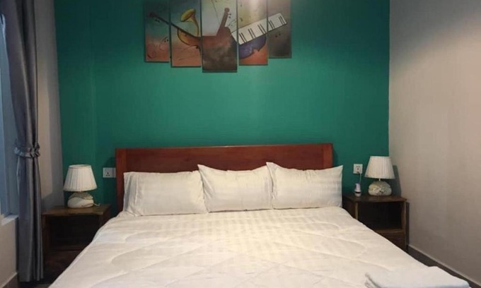 Kampot House | Cozy Mean Leap Guesthouse: Family-Friendly Pet Oasis