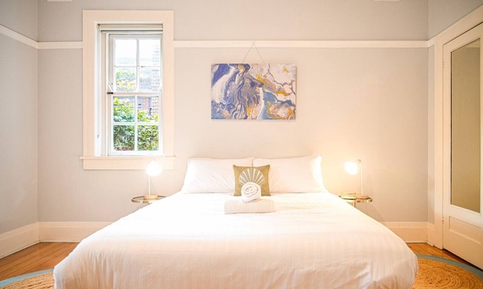 Coogee Apartment | Beachside Retreat: Pet & Child Friendly Getaway