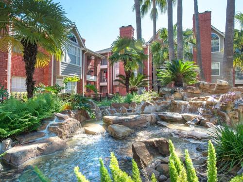 Astrodome Apartment | Med Center Retreat: 2BR Haven with Pool & Hot Tub