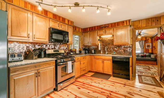 Eagle Nest Cabin | Top-Rated Medallion Cabin by Velo: Pet-Friendly Retreat