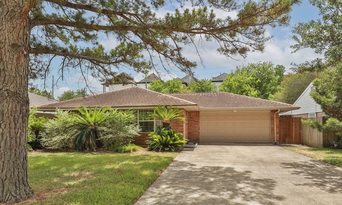 Willow Meadows/Willowbend Area House | Medical Center, Great Neighborhood, Everthing Included!