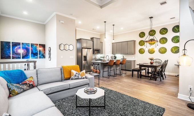 Astrodome House | Convenient Stay Near Medical Center & NRG Stadium
