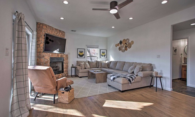 Medicine Park Cabin | Serene Medicine Park Cabin with Kitchen & Mountain Views