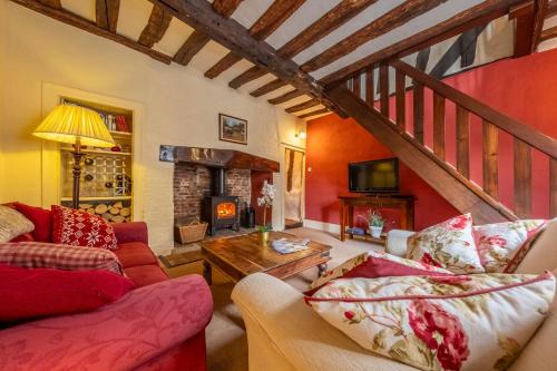 Bildeston House | Idyllic Medieval Cottage Retreat at Duke's Lodge
