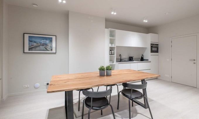 Kunstenkwartier Apartment | Discover Ghent's Hidden Medieval Gem with Family-Friendly Amenities