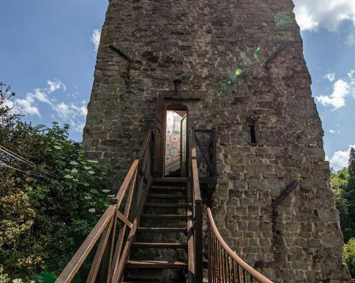 Pratovecchio Villa | Enchanting Medieval Tower Lungarno for Your Dream Wedding