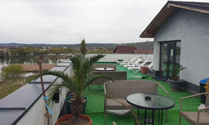 Tirgu Jiu House | Budget-Friendly Mediterranean House: Family-Friendly Retreat