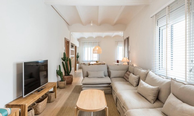 El Guinardo Apartment | Exceptional Mediterranean Home with 4 Bedrooms & Spa Access